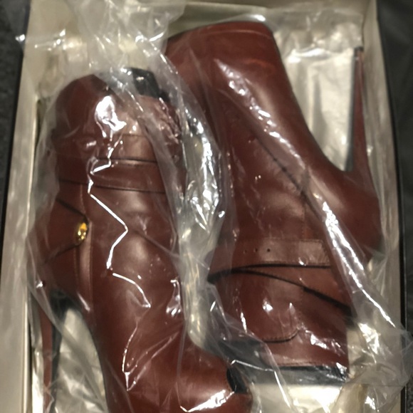 Giuseppe Zanotti belted platform ankle bootie - Picture 5 of 6